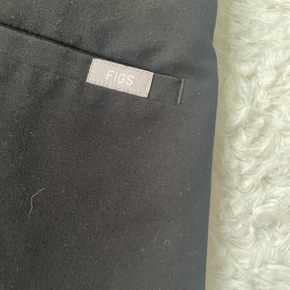 Figs Charcoal Scrub Top - Picture 2 of 11